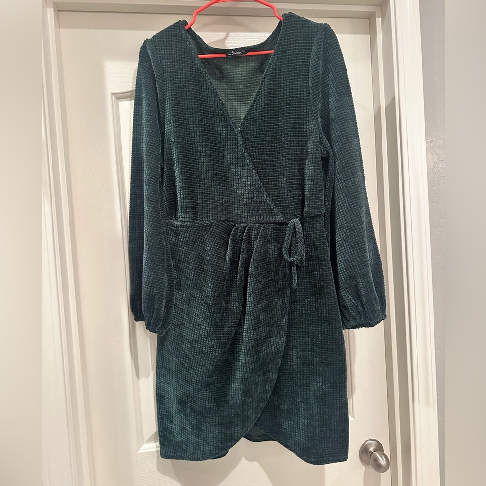 GREEN velvet fabrics dress- CUTE - size LARGE- WORN 1x